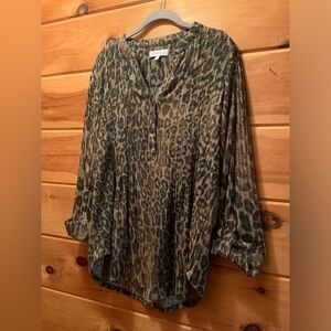 New Directions Women's Top Size Large Cheetah Print.